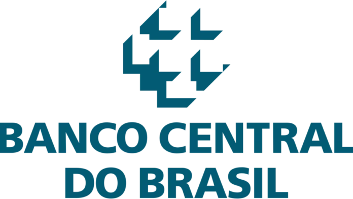 Juro do rotativo do cartão de crédito cai a 436,2% ao ano em julho, diz BC
